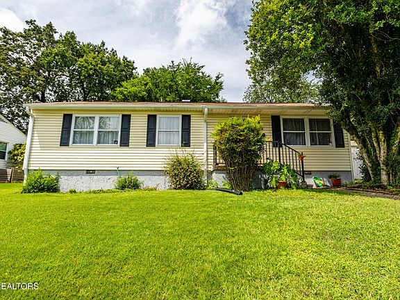 2nd image of 114 Aspen Ln