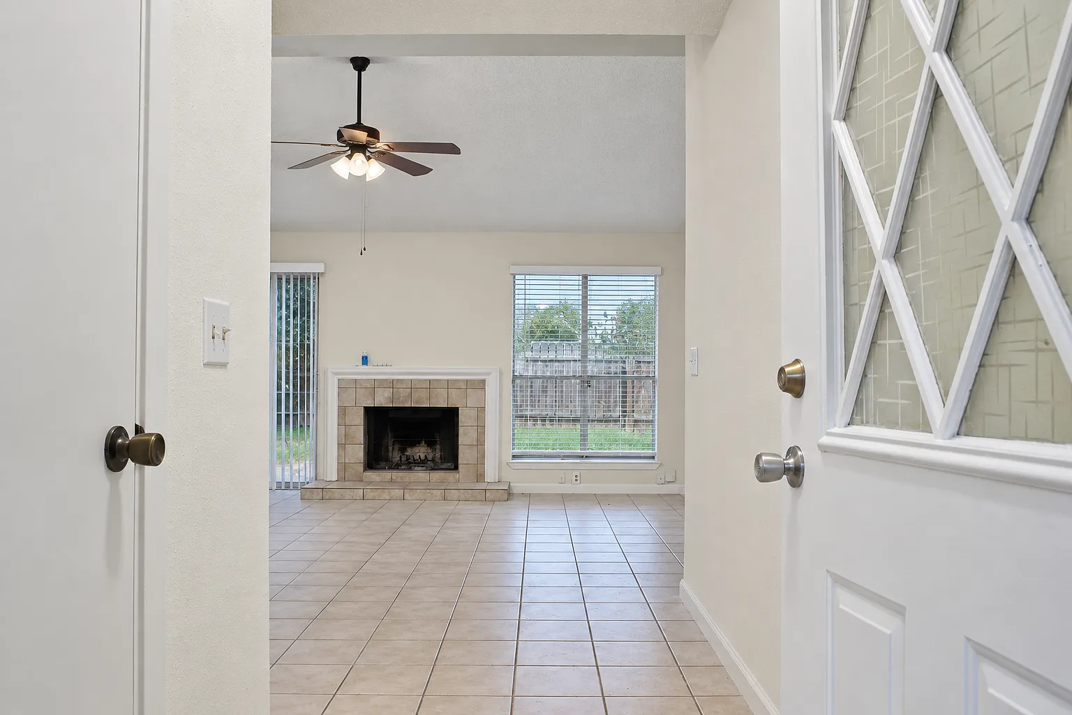 3 bed, 1350 sqft, $1,650 — Photo 3