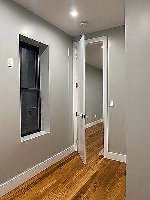 4th image of 502 Jackson Ave #2F