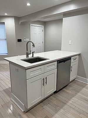 5th image of 347 Bainbridge St #1