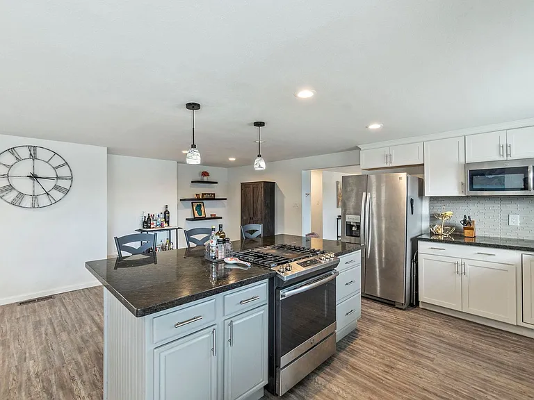 701 Bowman Dr — Photo 5