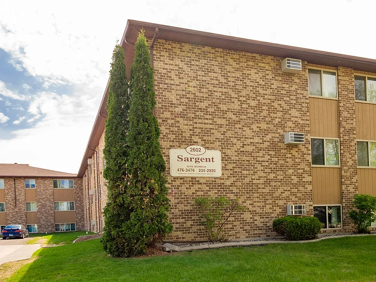 Fargo, ND Sargent Apartments | Exterior