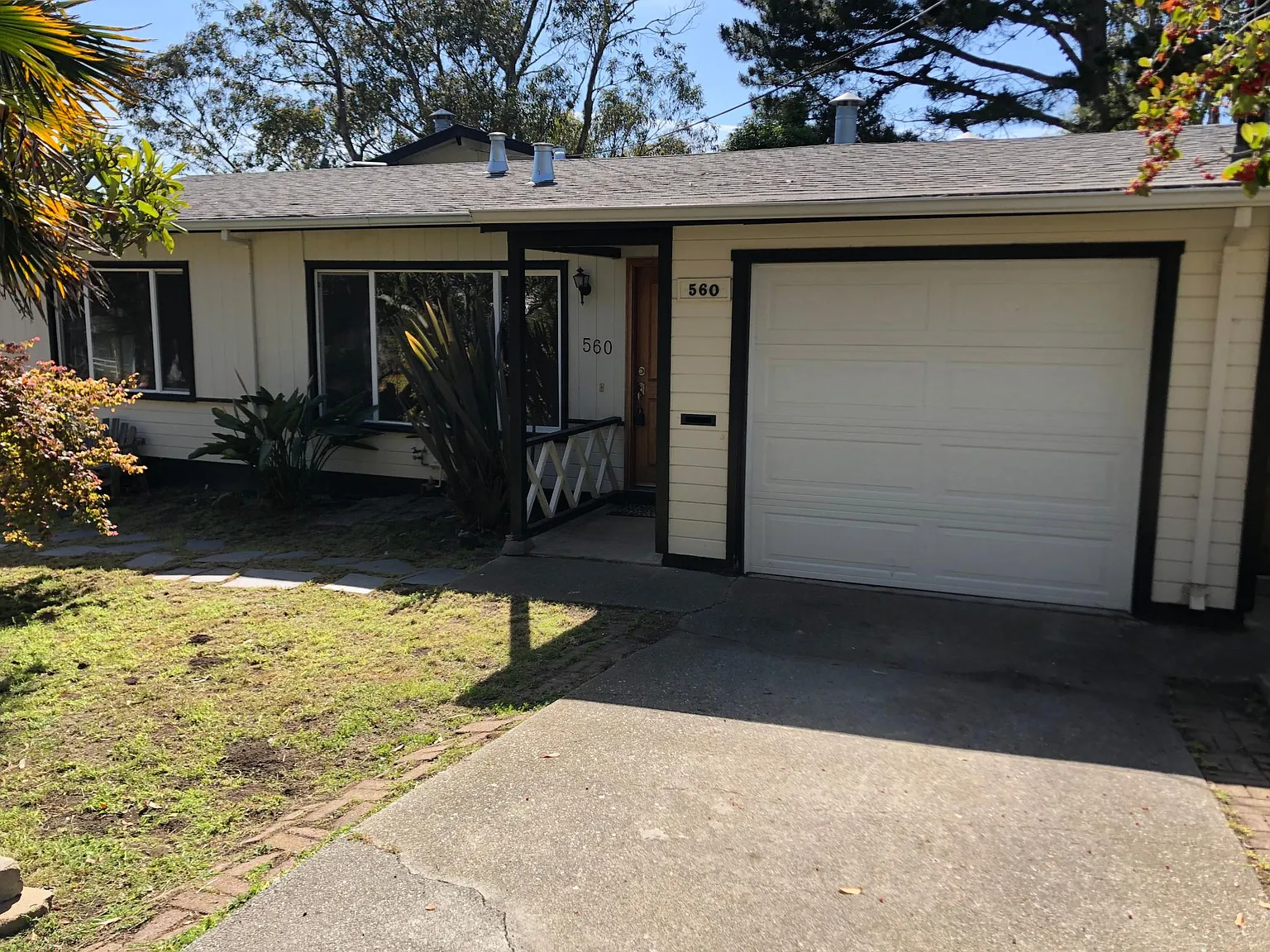 560 Miller Ave photo 1