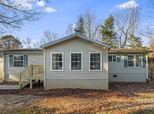 20 Luckenbach Dr, Fairview, NC 28730