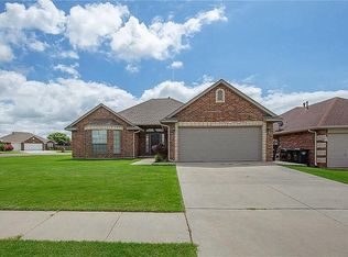 2612 Jefferson Dr, Moore, OK 73160