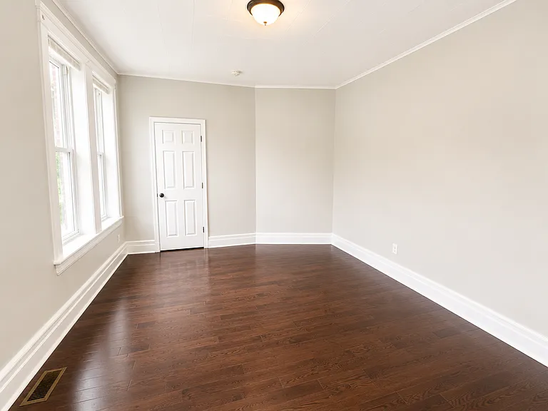 214-218 W Market St #2 — Photo 3