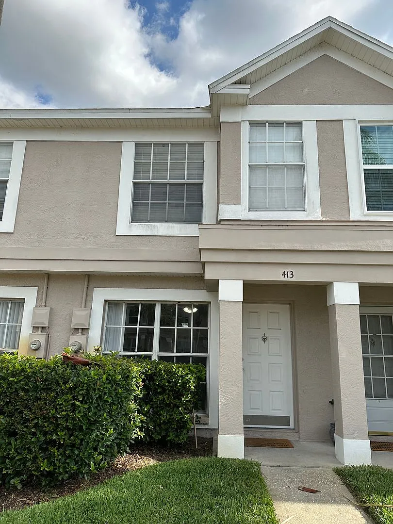 Beautiful Townhome in a gated community with assigned parking spots and a community pool — Photo 1