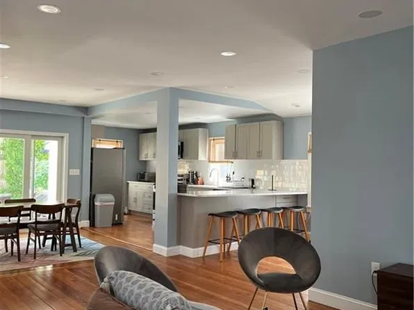 33 Young St, Newport, RI 02840
