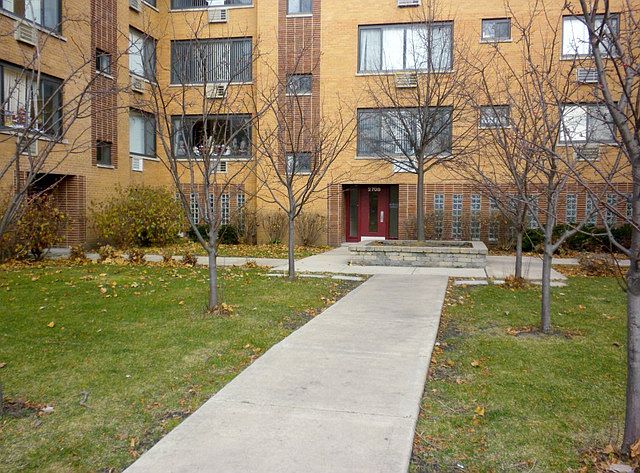 1st image of 2708 W Lunt Ave APT 304