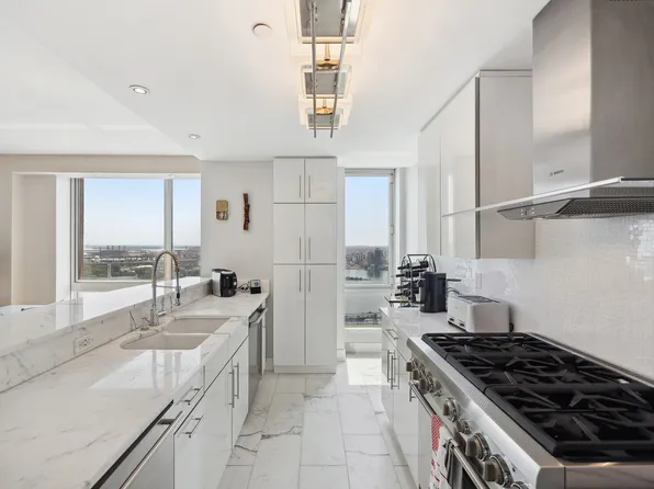 215 East 96th Street 37B image 3 of 20