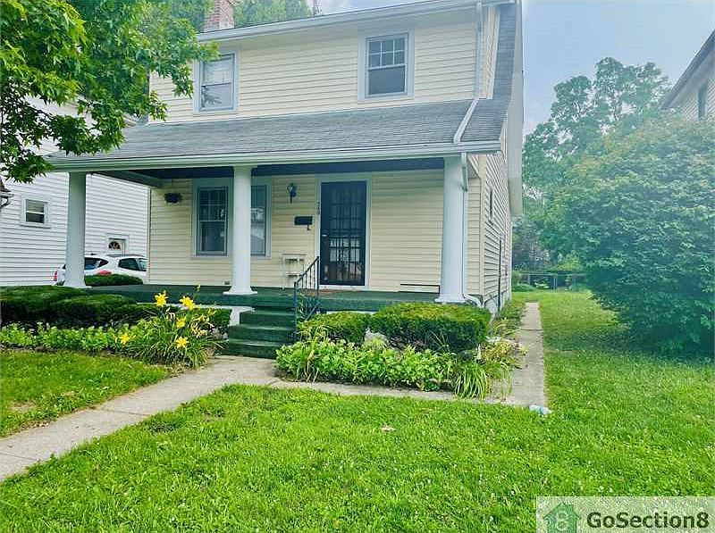 1st image of 340 Fernwood Ave