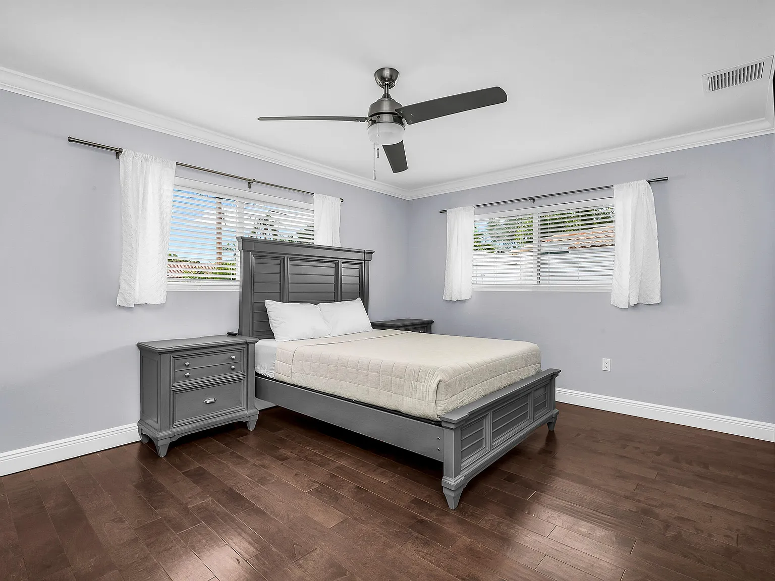3 bed, 2.0 bath, 1781 sqft, $7,500 — Photo 2
