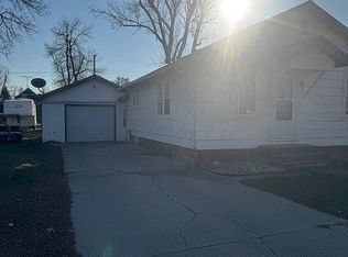 315 6th Ave, Edgeley, ND 58433