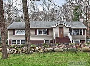 18 Stiles Dr, Melville, NY 11747