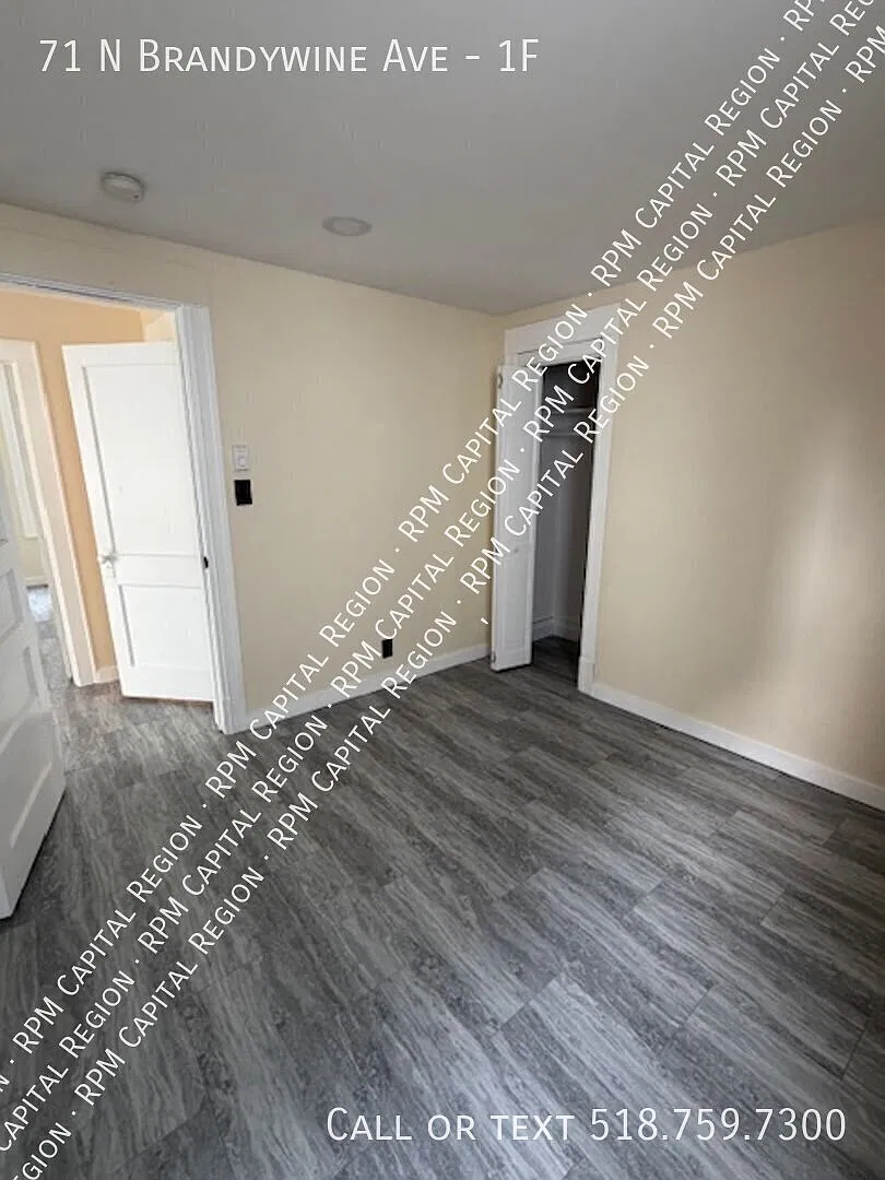 Charming 2-Bedroom Apartment in Schenectady, NY — Photo 3