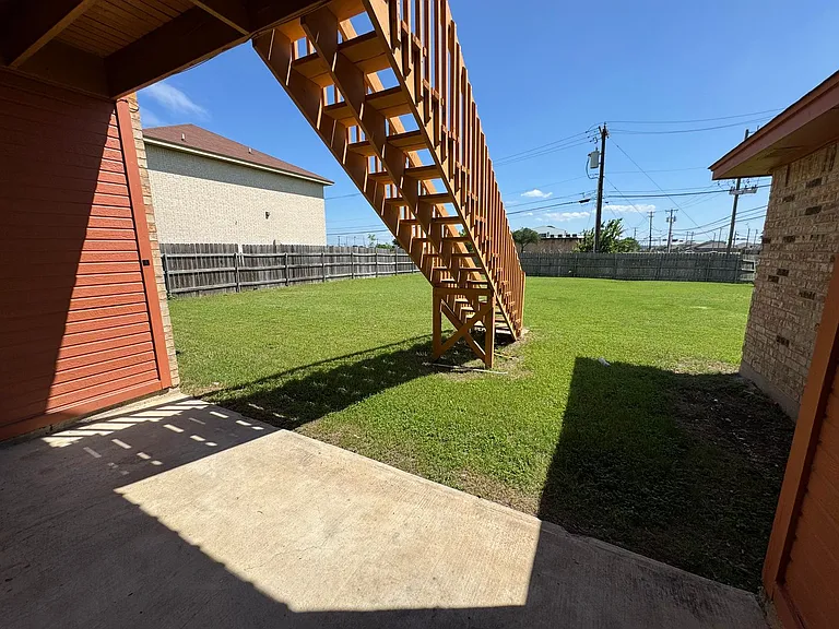 5702 Greengate Dr — Photo 43