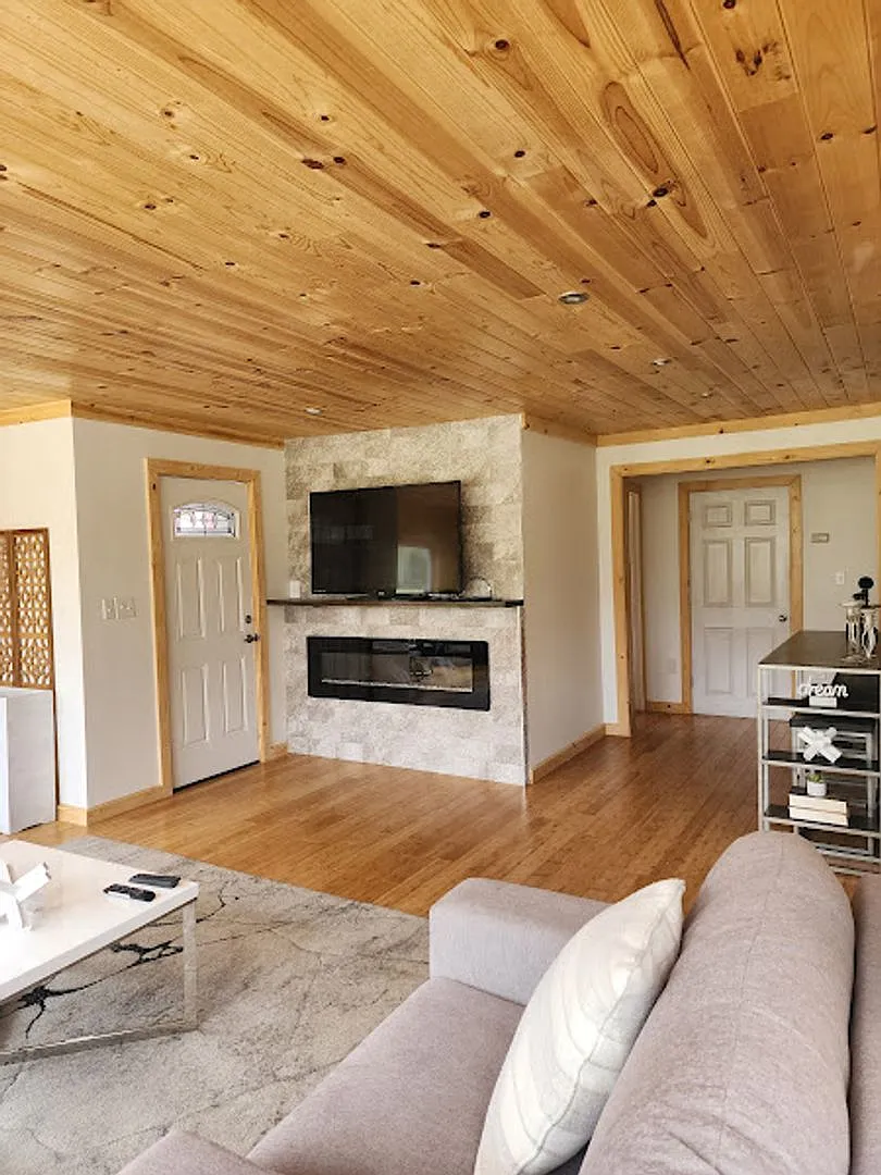 Long Realty & Property Management - Very Beautiful Cabin Close to Ski Resorts — Photo 4