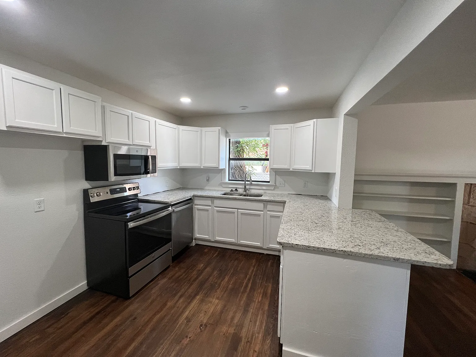 3 bed, 1382 sqft, $1,850 — Photo 4