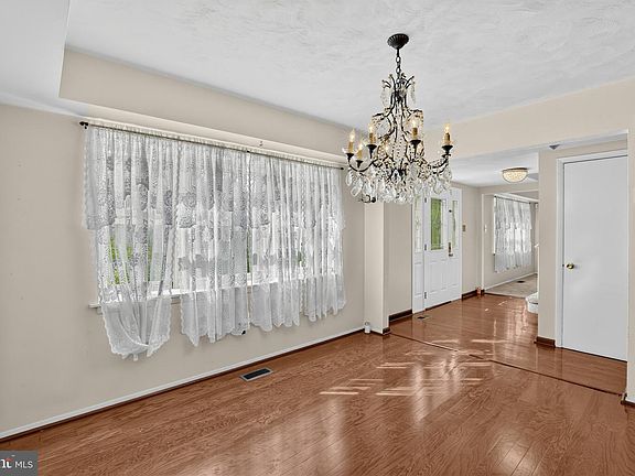 5th image of 25 Traynor Ln