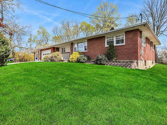 3rd image of 8 Stonecrest Drive