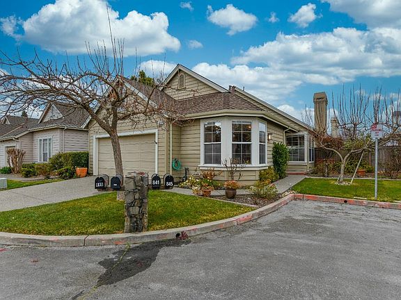 2nd image of 833 Peggy Lee Court