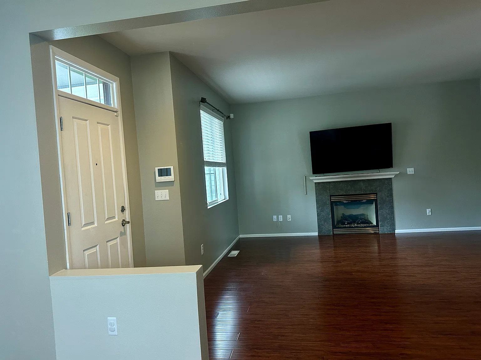 4 bed, 2.5 bath, 1905 sqft, $3,800 — Photo 3