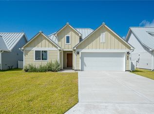 1009 Saint Croix Dr, Rockport, TX 78382