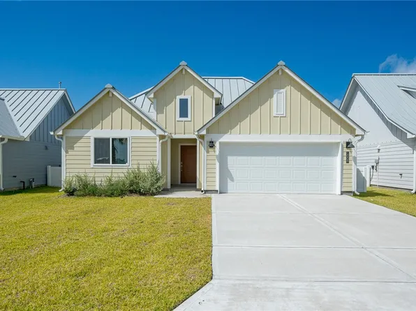 1009 Saint Croix Dr, Rockport, TX 78382