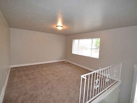3rd image of 860 E Larkspur Dr