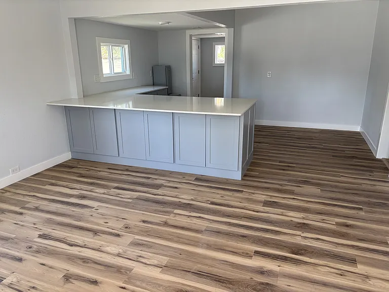 118 E Spring St — Photo 3
