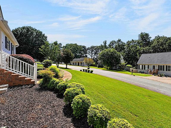 4th image of 142 Caroway Ct