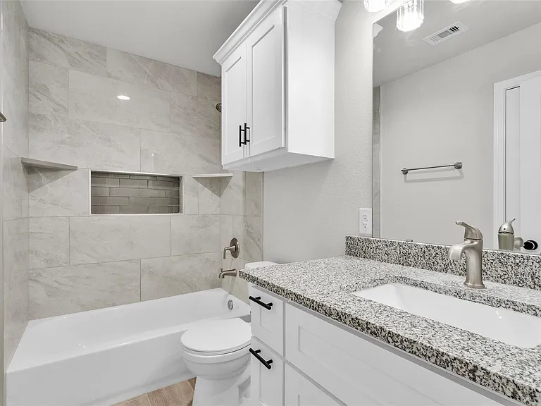 11087 Sutton Pl — Photo 23