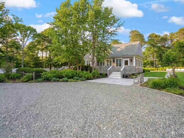471 W Tisbury Rd, Edgartown, MA 02539