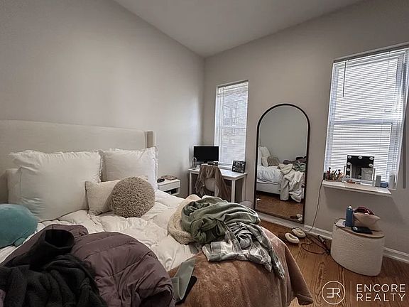 4th image of 293 E St APT 1