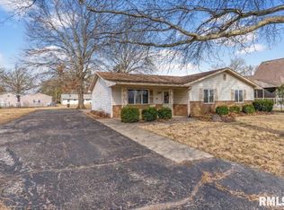 415 Henrietta St, Divernon, IL 62530