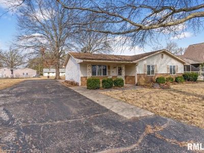 415 Henrietta St, Divernon, IL, 62530