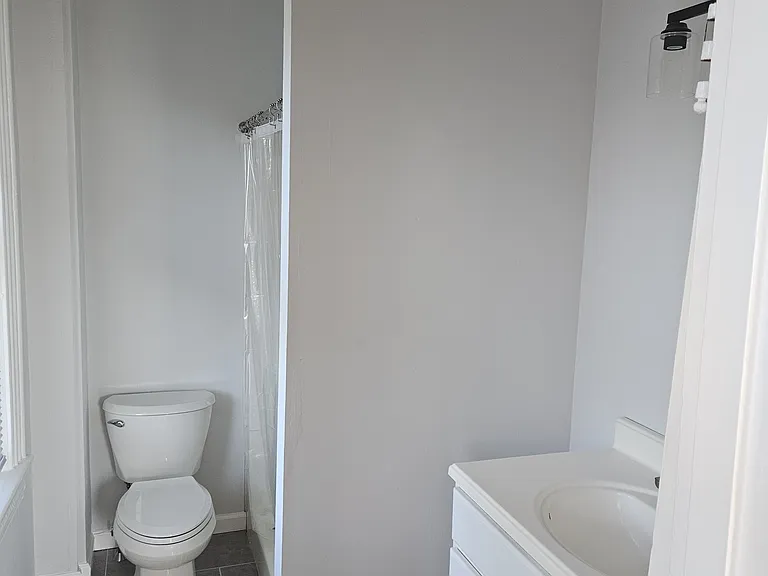335 E Market St #2 — Photo 8