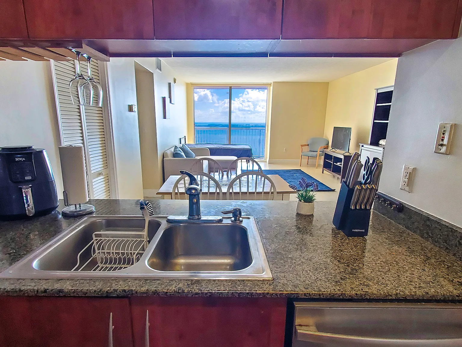 1 bed, 400 sqft, $1,950 — Photo 4