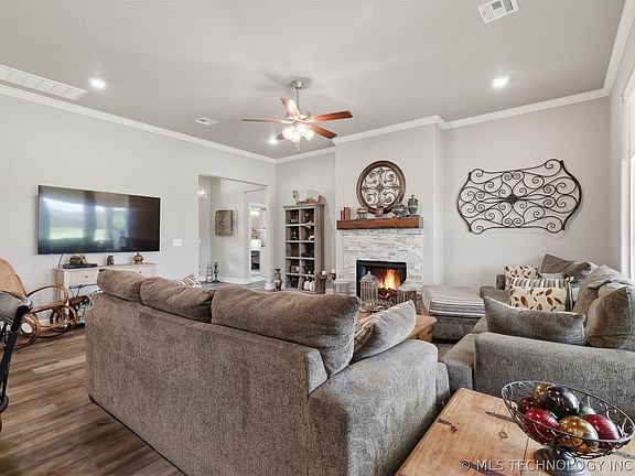 5th image of 89 Meadowview Ln