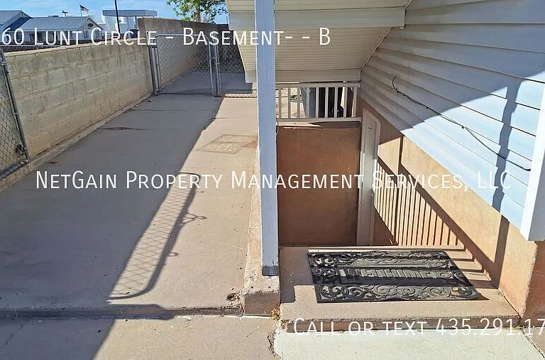 1060 Lunt Cir #B — Photo 20