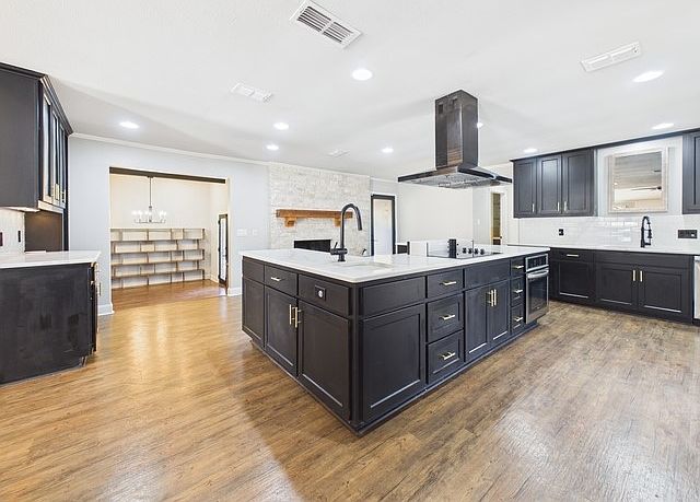 1st image of 902 Ward Ln