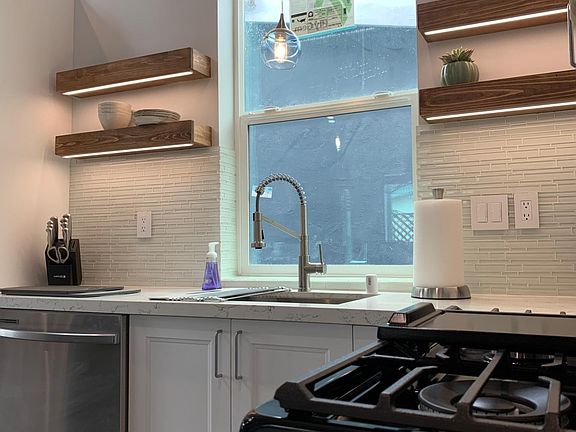 LED lighting in Kitchen Shelves