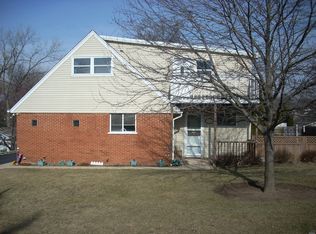 918 Central Park Dr, Round Lake Beach, IL 60073