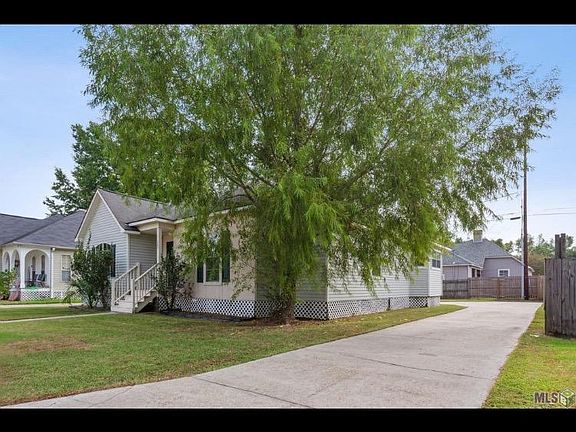 2nd image of 327 Greenhaven Dr