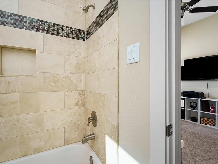 1720 Live Oak St — Photo 19