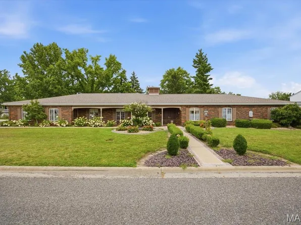 1071 Randolph St, Carlyle, IL 62231