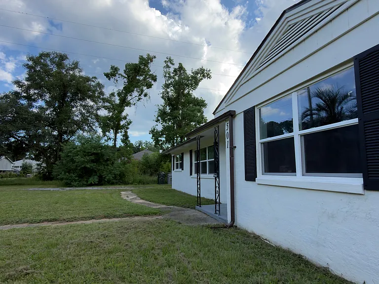 501 Mills Ave — Photo 24