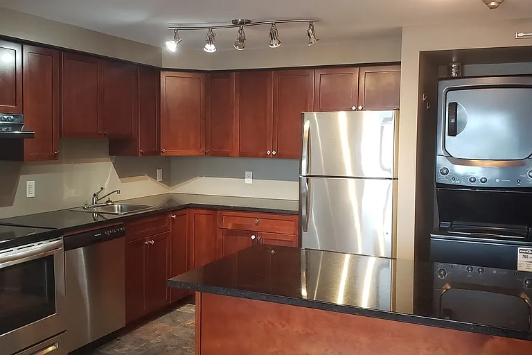 702 Consol Ave #8 — Photo 1