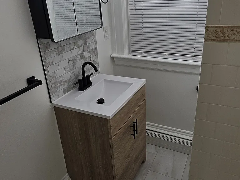 226 Farmington Ave #2 — Photo 9
