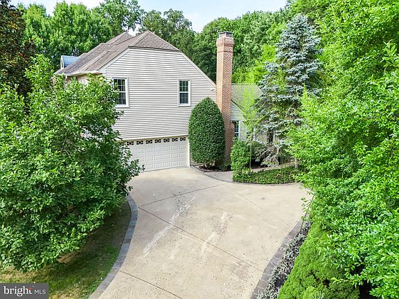 4th image of 8301 Peach Ct